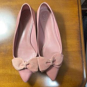 Tory Burch Flats - size 7 suede bow tops